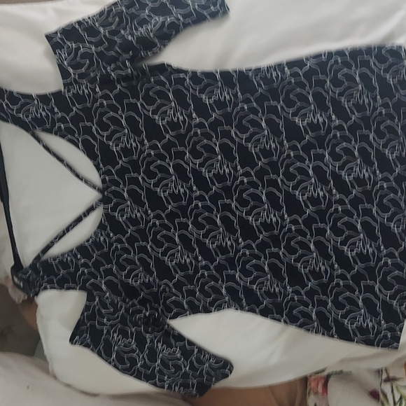 GUESS Black n White Floral design Cold Shoulder Front strappy bikercore Top XS - Picture 5 of 9